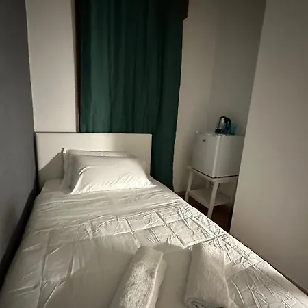 Leone D'oro 2 - Milano Street Guest house *