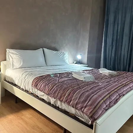 Leone D'oro 2 - Milano Street Guest house