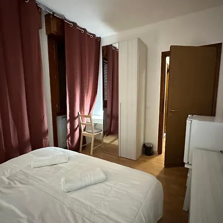 Leone D'oro 2 - Milano Street Guest house *